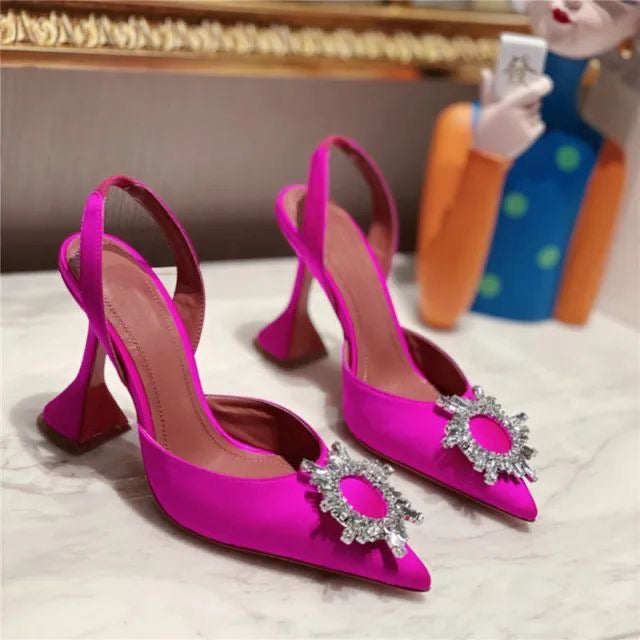 Scarpin Salto Grosso
Scarpin Amina Mu - Ellegance DeLuxe
Sapato Scarpin
Salto Alto